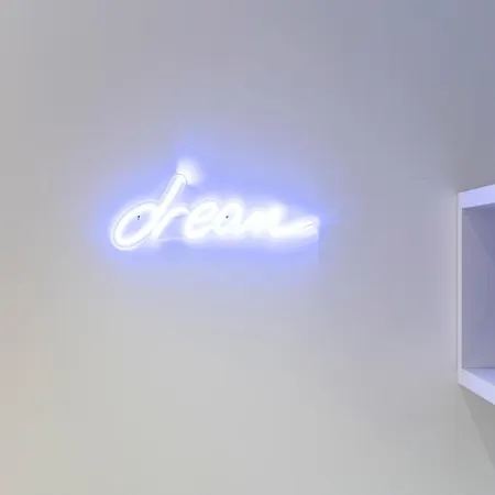 Spacious Flat - Sleeps 8 With Pool Table *