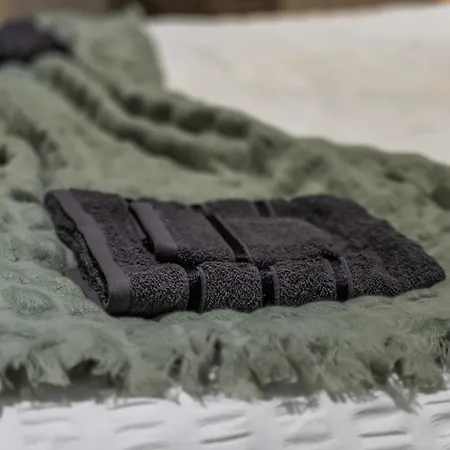 Spacious Flat - Sleeps 8 With Pool Table *