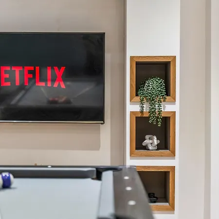 Spacious Flat - Sleeps 8 With Pool Table Apartament *