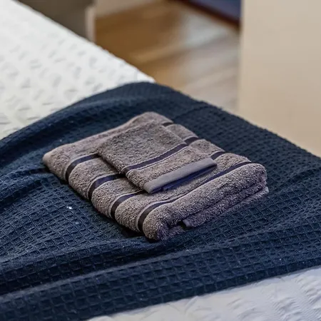 Spacious Flat - Sleeps 8 With Pool Table Apartment *