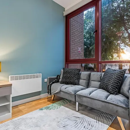 Apartament Spacious Flat - Sleeps 8 With Pool Table *