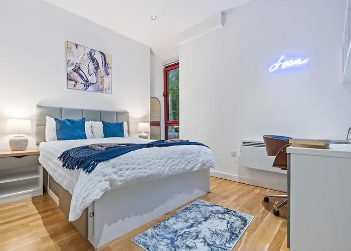 Spacious Flat - Sleeps 8 With Pool Table 利兹