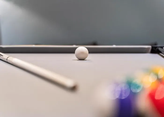 Spacious Flat - Sleeps 8 With Pool Table 公寓