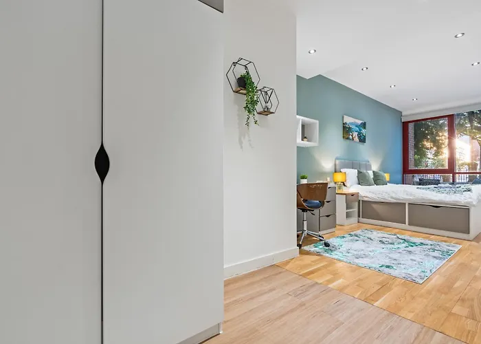 Spacious Flat - Sleeps 8 With Pool Table Apartman