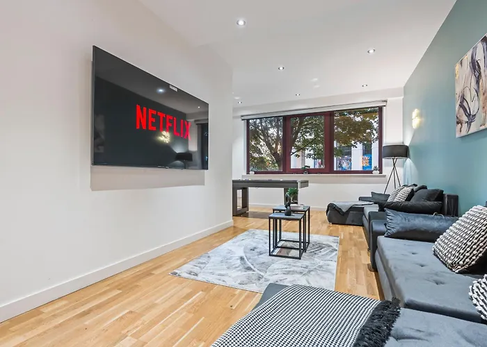 Apartman Spacious Flat - Sleeps 8 With Pool Table