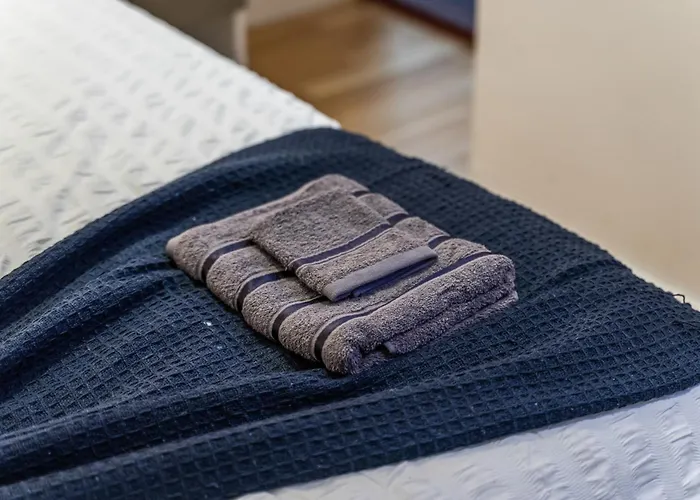 Spacious Flat - Sleeps 8 With Pool Table Apartman *