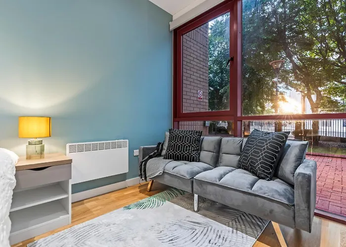 公寓 Spacious Flat - Sleeps 8 With Pool Table *