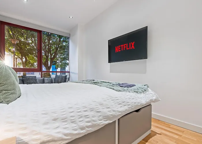 Spacious Flat - Sleeps 8 With Pool Table 公寓