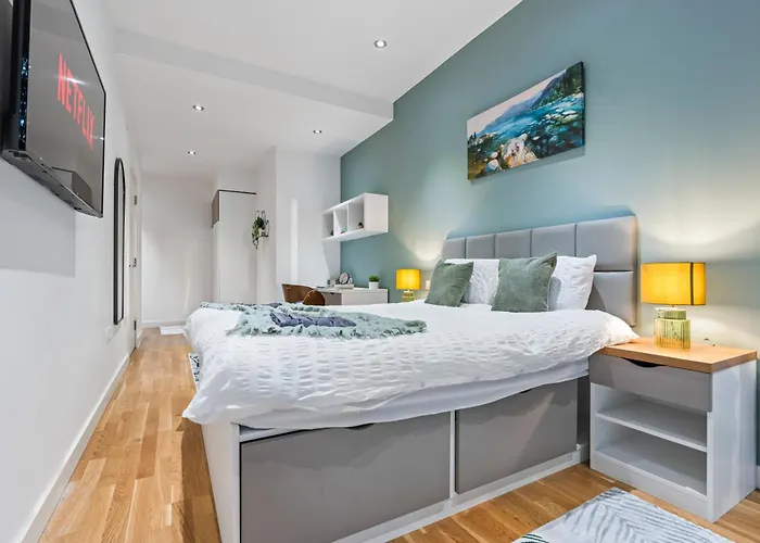 Spacious Flat - Sleeps 8 With Pool Table 利兹