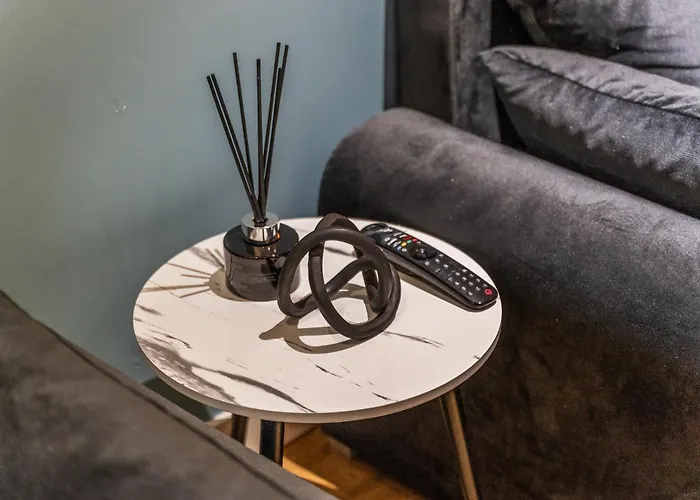 Apartman Spacious Flat - Sleeps 8 With Pool Table