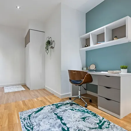 アパート Spacious Flat - Sleeps 8 With Pool Table リーズ