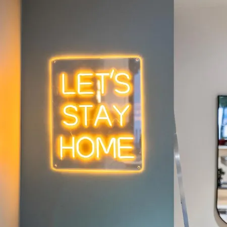 Spacious Flat - Sleeps 8 With Pool Table Appartement *