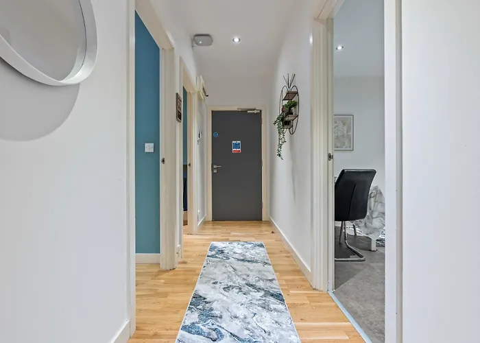 Spacious Flat - Sleeps 8 With Pool Table Appartement *