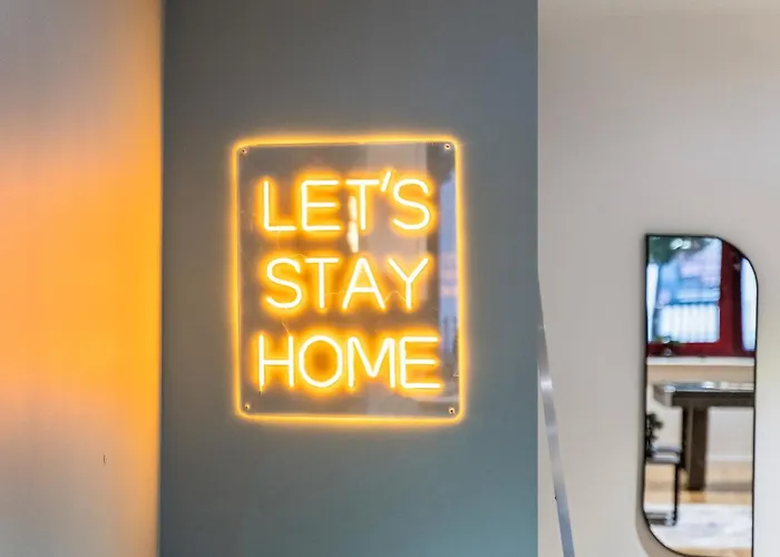 Spacious Flat - Sleeps 8 With Pool Table Appartement *