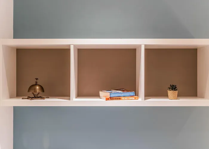 Spacious Flat - Sleeps 8 With Pool Table